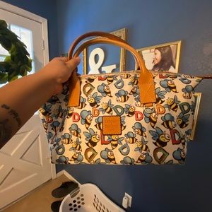 🐝Dooney & Bourke BEE bag 🐝